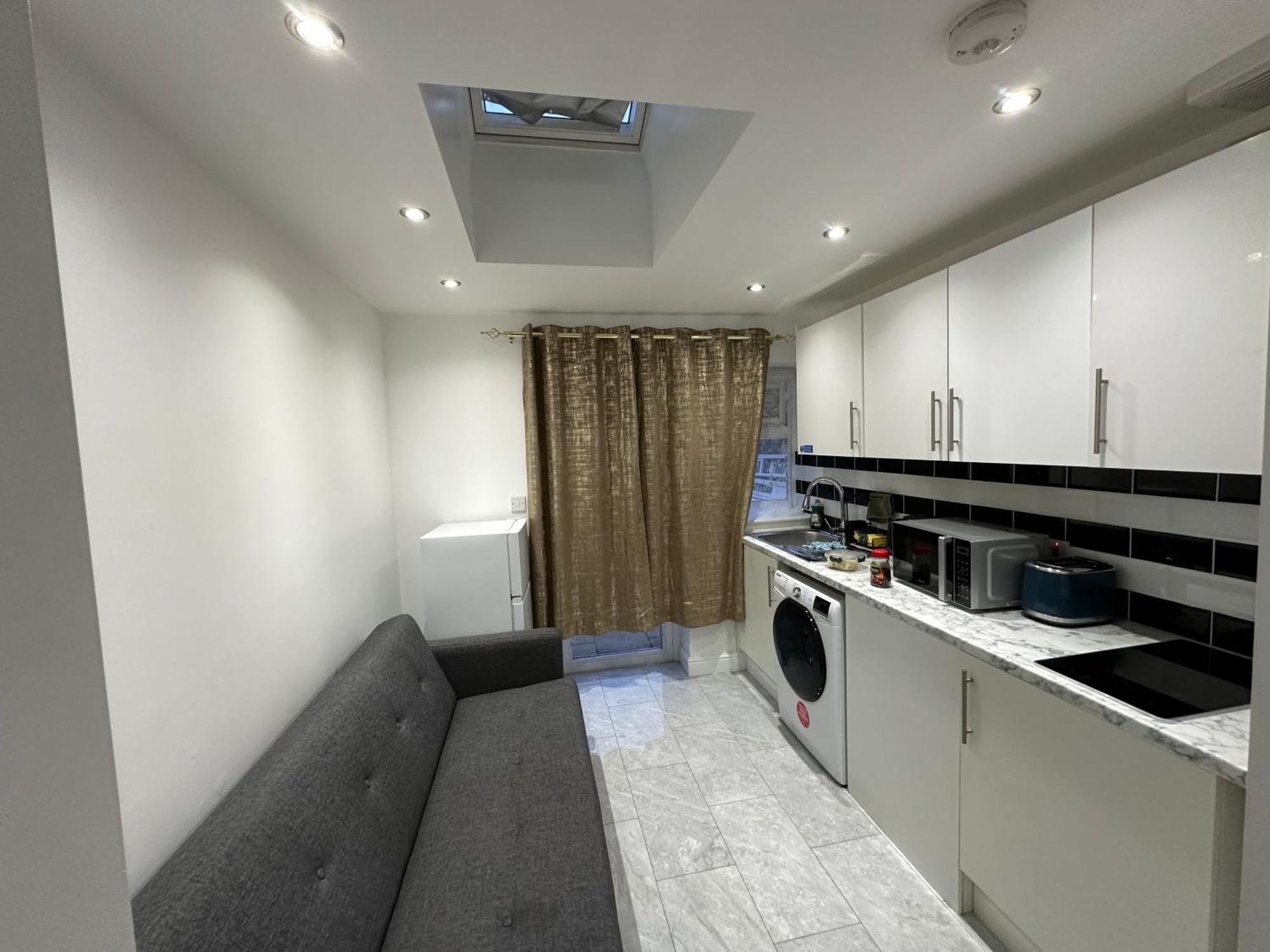 4Th Studio Flat With Private Own Bathroom A London Luxury Family Home Setup And Furnished With Double Bed Plus A Double Futon-Sofa Bed A Single Futon Bed A Baby Cot And Garden And Free Parking Kültér fotó