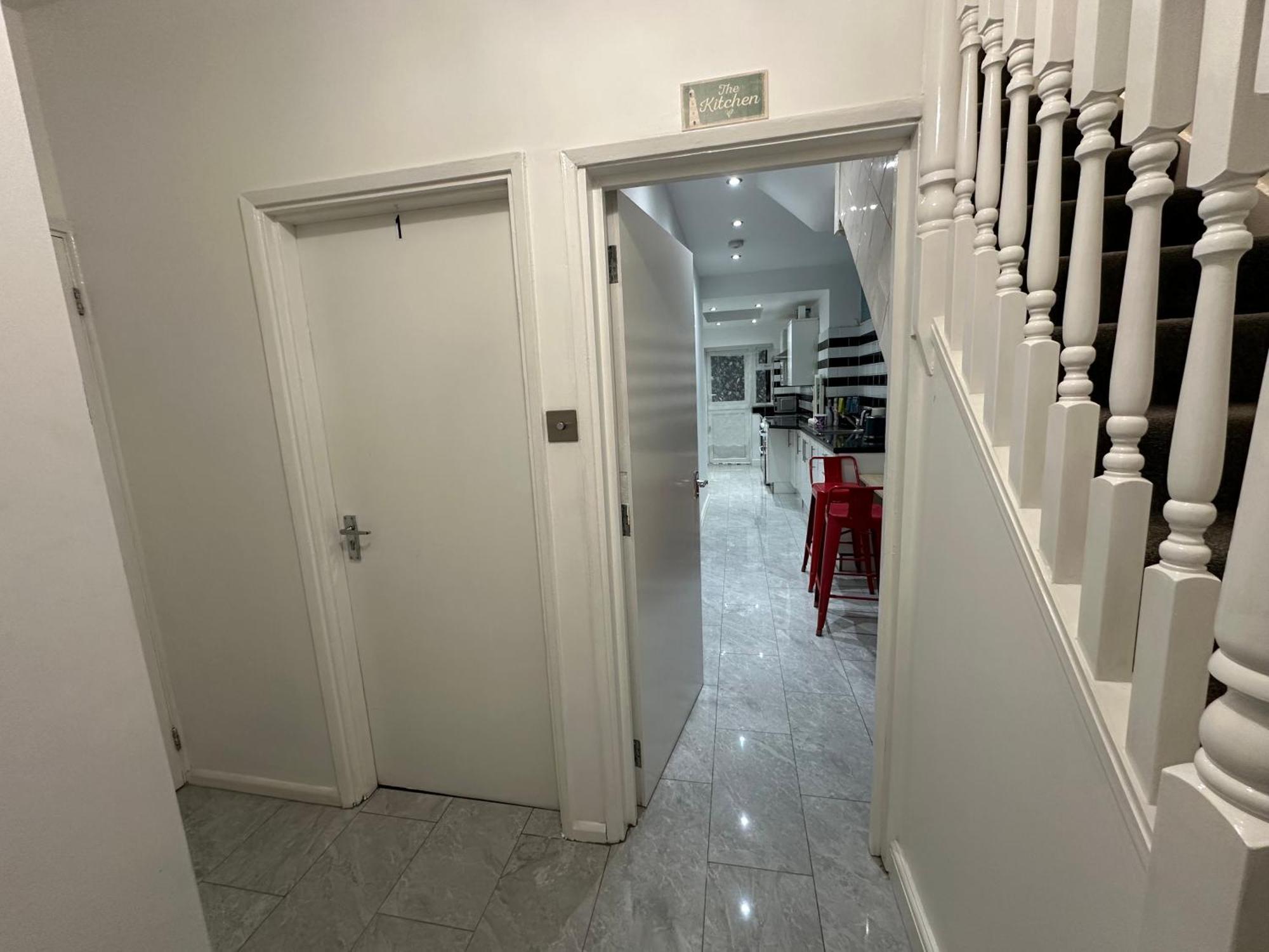 4Th Studio Flat With Private Own Bathroom A London Luxury Family Home Setup And Furnished With Double Bed Plus A Double Futon-Sofa Bed A Single Futon Bed A Baby Cot And Garden And Free Parking Kültér fotó