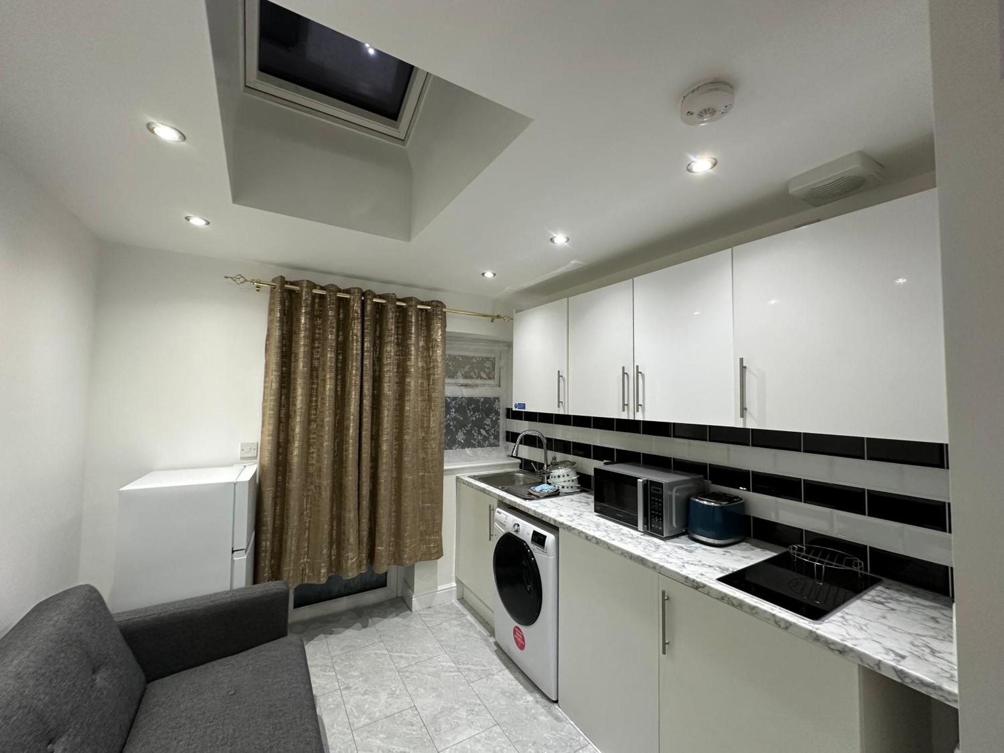 4Th Studio Flat With Private Own Bathroom A London Luxury Family Home Setup And Furnished With Double Bed Plus A Double Futon-Sofa Bed A Single Futon Bed A Baby Cot And Garden And Free Parking Kültér fotó
