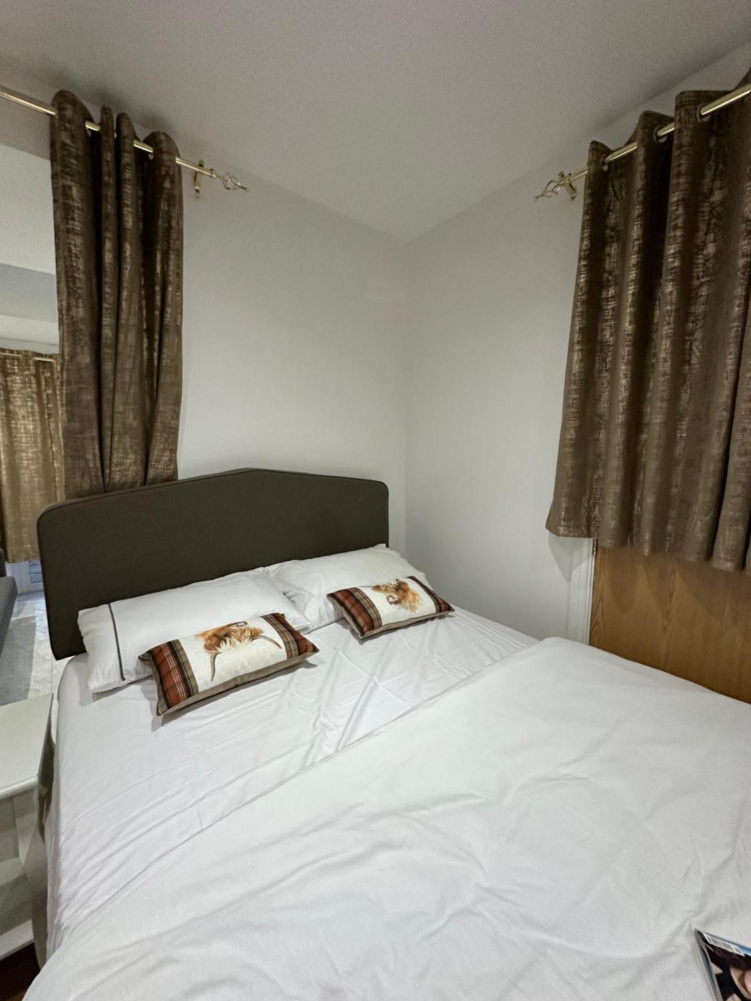 4Th Studio Flat With Private Own Bathroom A London Luxury Family Home Setup And Furnished With Double Bed Plus A Double Futon-Sofa Bed A Single Futon Bed A Baby Cot And Garden And Free Parking Kültér fotó