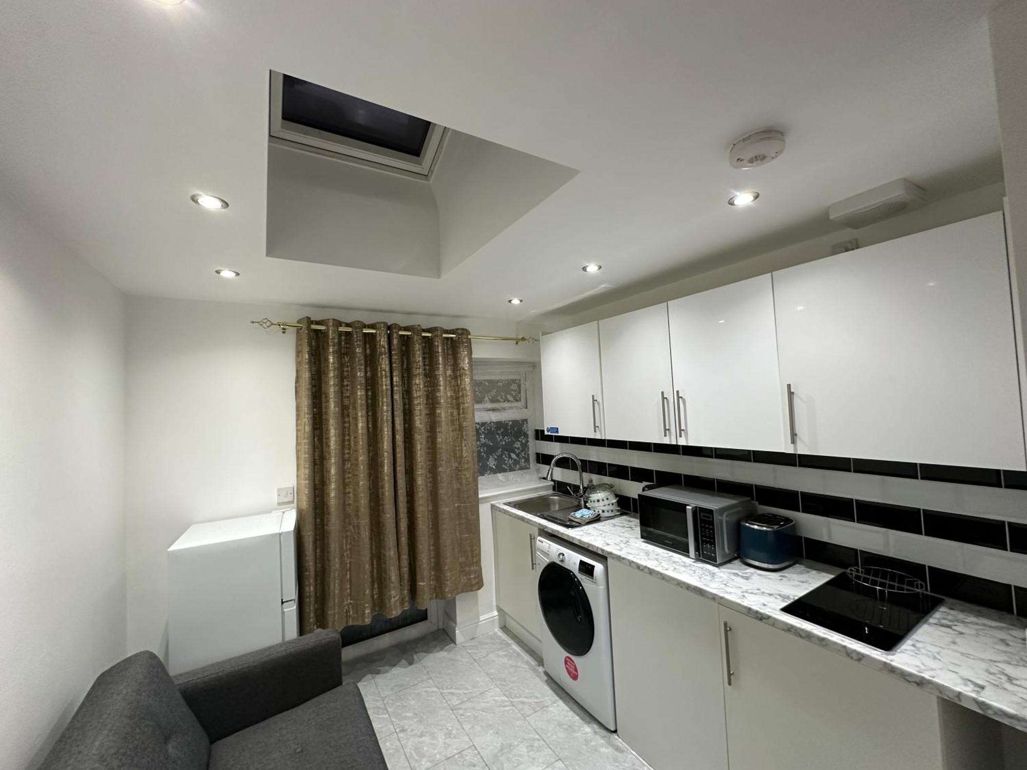 4Th Studio Flat With Private Own Bathroom A London Luxury Family Home Setup And Furnished With Double Bed Plus A Double Futon-Sofa Bed A Single Futon Bed A Baby Cot And Garden And Free Parking Kültér fotó