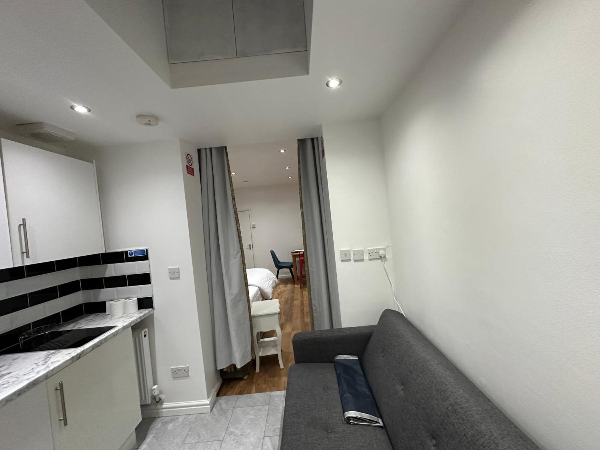 4Th Studio Flat With Private Own Bathroom A London Luxury Family Home Setup And Furnished With Double Bed Plus A Double Futon-Sofa Bed A Single Futon Bed A Baby Cot And Garden And Free Parking Kültér fotó