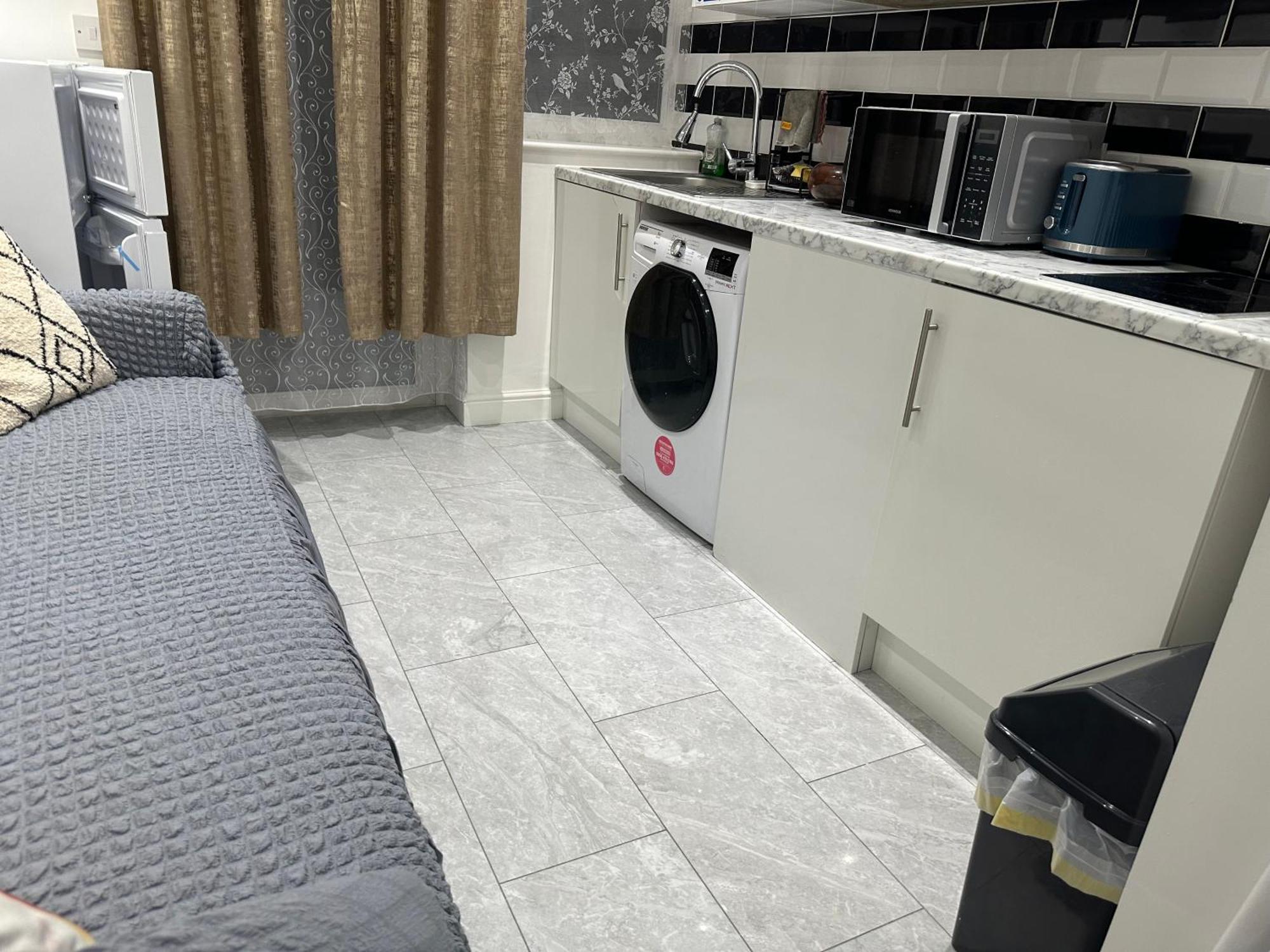 4Th Studio Flat With Private Own Bathroom A London Luxury Family Home Setup And Furnished With Double Bed Plus A Double Futon-Sofa Bed A Single Futon Bed A Baby Cot And Garden And Free Parking Kültér fotó