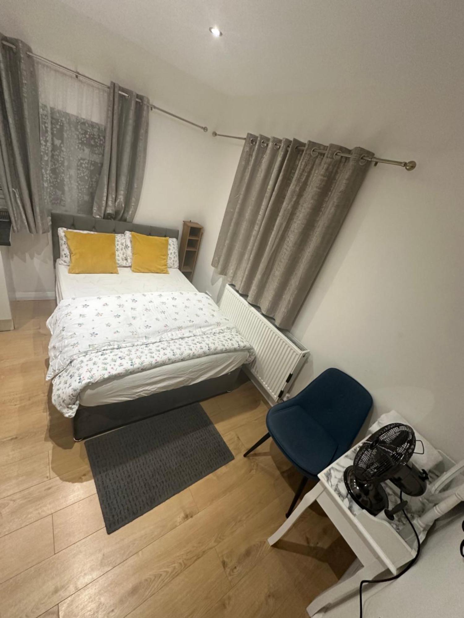 4Th Studio Flat With Private Own Bathroom A London Luxury Family Home Setup And Furnished With Double Bed Plus A Double Futon-Sofa Bed A Single Futon Bed A Baby Cot And Garden And Free Parking Kültér fotó